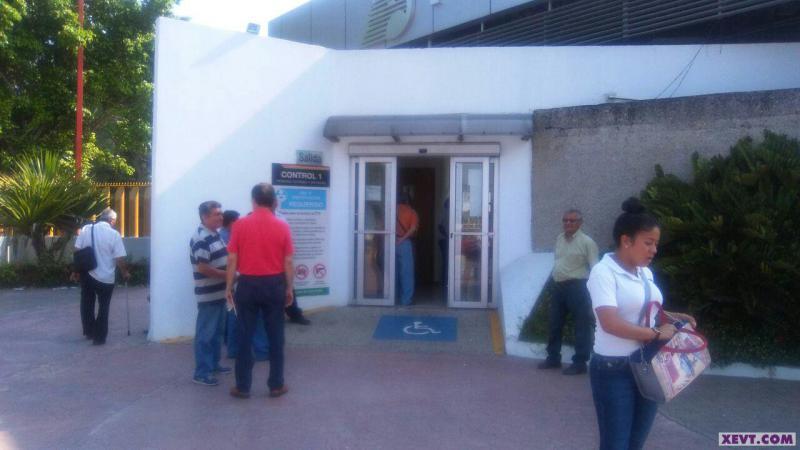 Jubilados y pensionados exigen fichas a Pemex para comprobar supervivencia. Acusan desorganización