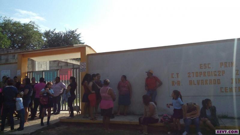 Cierran escuela en Jimbal, Centro, por problemas con la directora Cierran escuela en Jimbal, Centro, por problemas con la directora