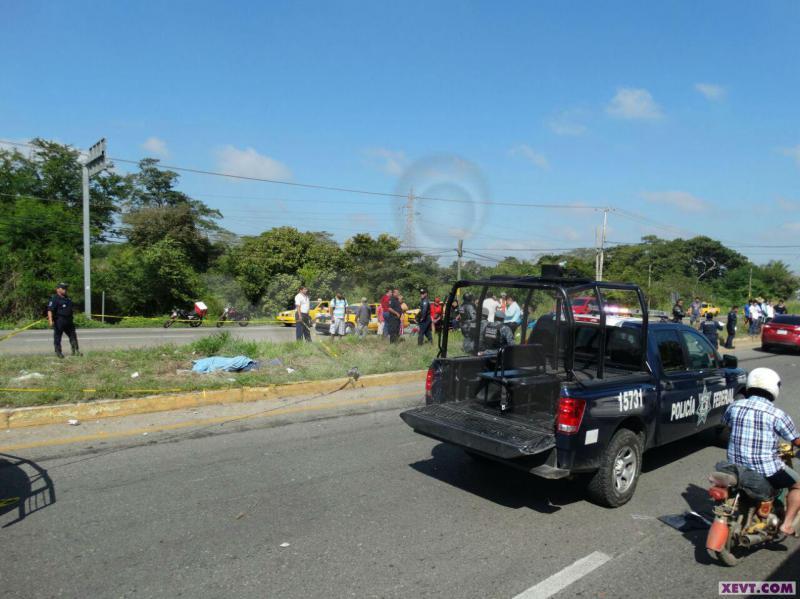 Atropellan a dos motociclistas en carretera a Teapa; muere uno de ellos Atropellan a dos motociclistas en carretera a Teapa; muere uno de ellos