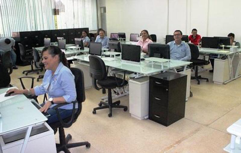 Tiene gobierno 553 vacantes… para trabajadores de confianza