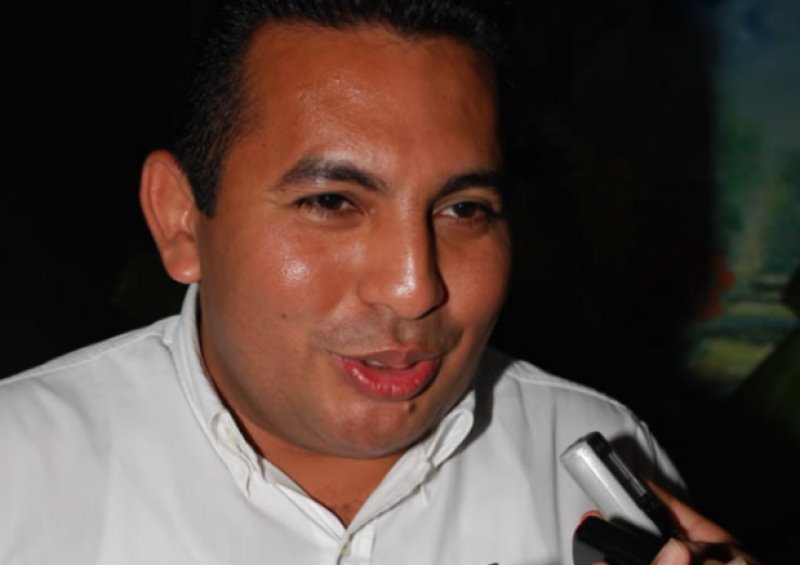 Balean a ex edil de Comalcalco, en Puebla