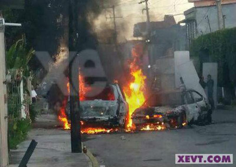 Se incendian dos autos… tras impactarse en Jalpa