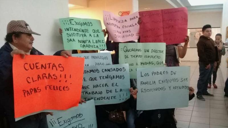 Padres de Familia exigen en la Setab les envíen maestros Padres de Familia exigen en la Setab les envíen maestros