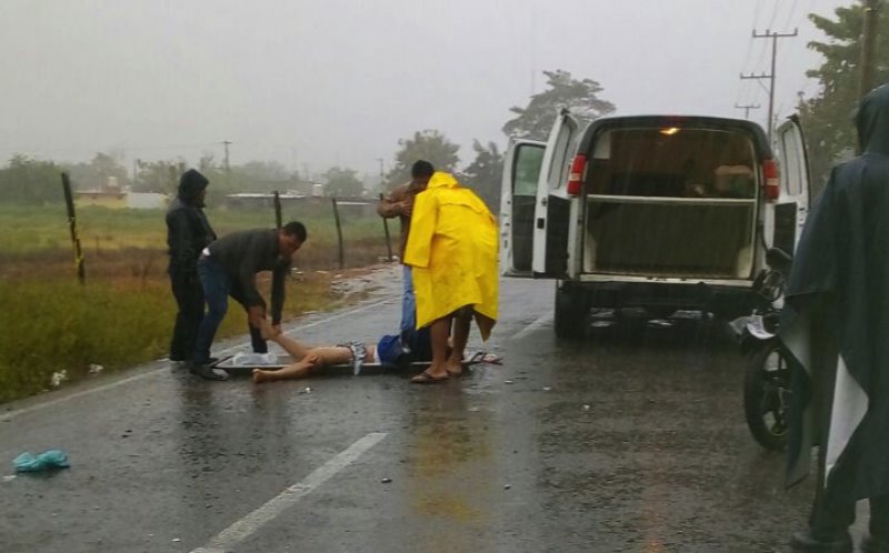 Muere motociclista tras impactar contra camioneta en Pechucalco, Cunduacán Muere motociclista tras impactar contra camioneta en Pechucalco, Cunduacán