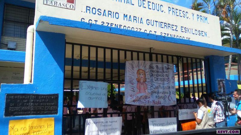 Tomadas por alumnos se encuentran las instalaciones de la Escuela Normal Rosario María Gutiérrez Eskildsen