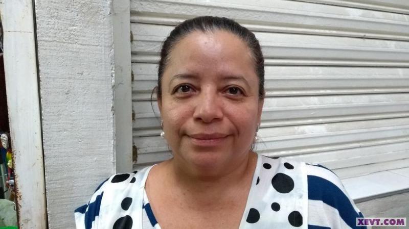 Advierten locatarios del mercado provisional que personal de CFE se atendrá a las consecuencias si les siguen cortando la luz Advierten locatarios del mercado provisional que personal de CFE se atendrá a las consecuencias si les siguen cortando la luz