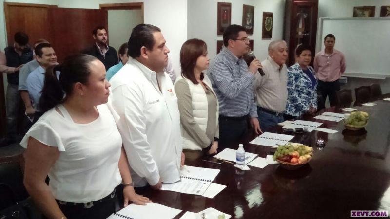 Se mantiene De la Vega, en silencio tras  no alcanzar candidatura al gobierno