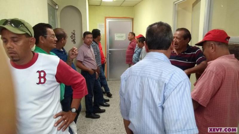 ‘Plantan’ de nuevo directivos de la UGR a trabajadores en la JLCyA