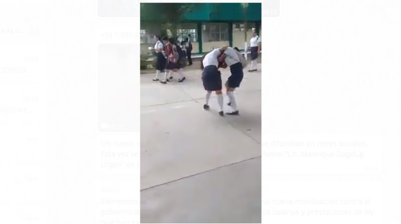 Exhiben nueva pelea de alumnas al interior de un plantel del Conalep