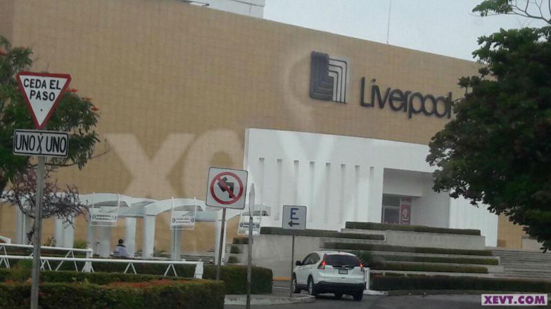 Saquean departamento de joyería de Liverpool Tabasco 2000