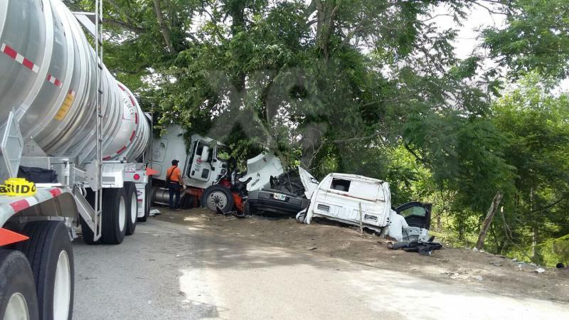 Mueren dos empleados de Cometra en accidente carretero Mueren dos empleados de Cometra en accidente carretero