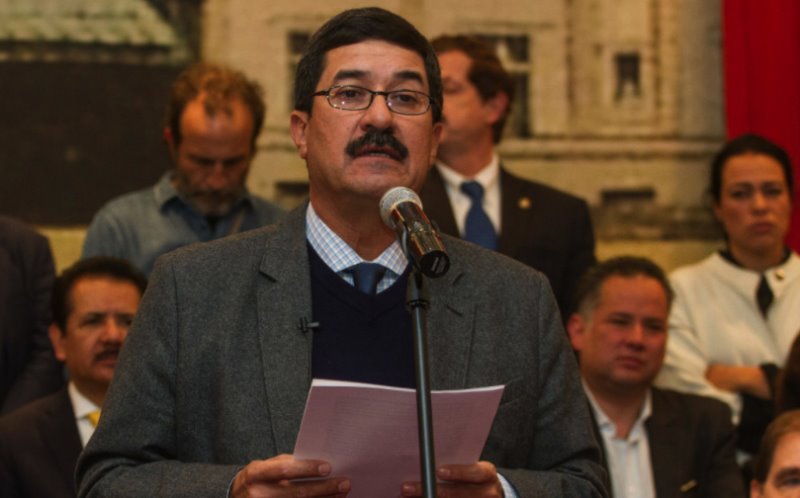 Ex gobernadores del PAN respaldan a Javier Corral con carta