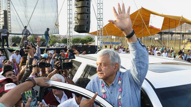 Descarta AMLO que parientes de Elba Esther vayan a tener cargos en Morena