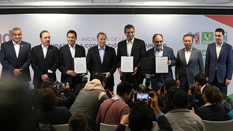 Entrega Meade a líderes parlamentarios del PRI, PVEM y PANAL iniciativa de ley para combatir la corrupción Entrega Meade a líderes parlamentarios del PRI, PVEM y PANAL iniciativa de ley para combatir la corrupción