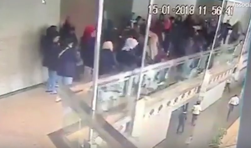 Colapsa un piso en la bolsa de valores de Indonesia