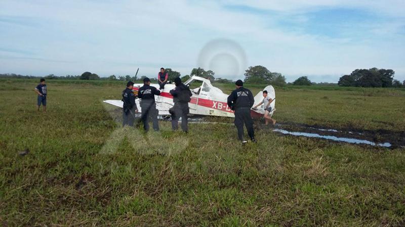 Avioneta, aterriza de emergencia sobre un rancho en Teapa Avioneta, aterriza de emergencia sobre un rancho en Teapa
