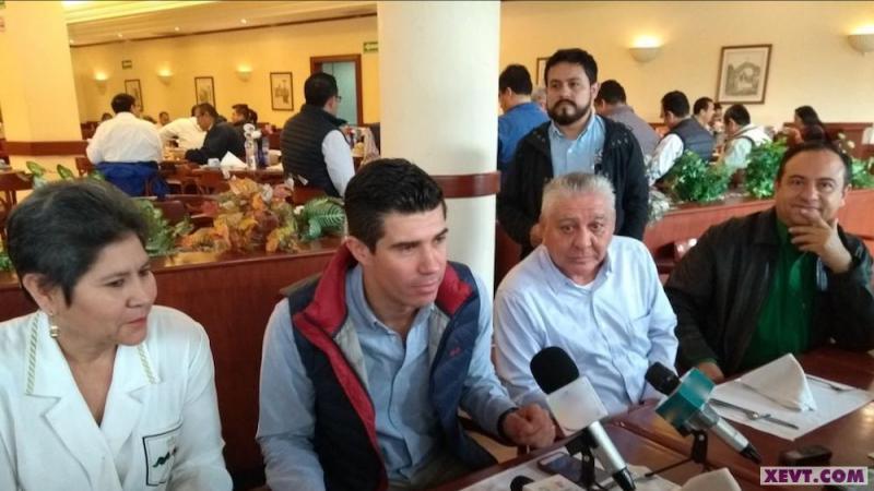 Asegura dirigencia del PVEM que platica con muchos que podrían encabezar candidatura al gobierno Asegura dirigencia del PVEM que platica con muchos que podrían encabezar candidatura al gobierno
