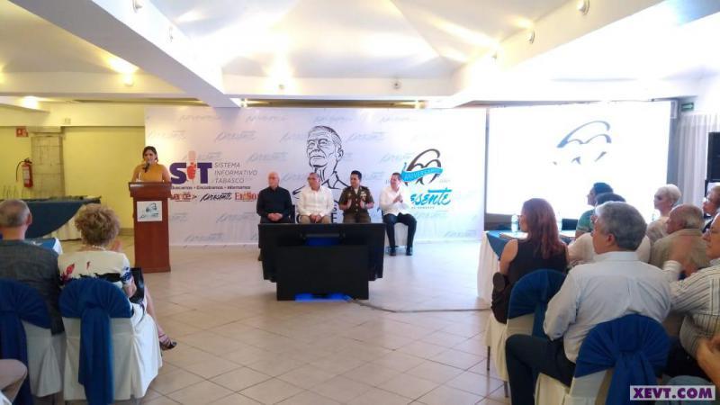 Entregan medalla Jorge Calles Broca, en aniversario 60 del diario Presente