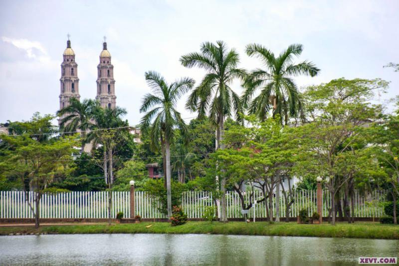 Imagen del Día: Vista de la Catedral de Tabasco desde el parque La Pólvora Imagen del Día: Vista de la Catedral de Tabasco desde el parque La Pólvora