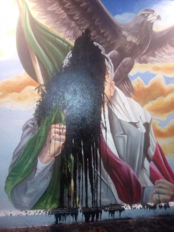 ‘Vandalizan’ sujetos mural con imagen de AMLO en biblioteca de Macuspana
