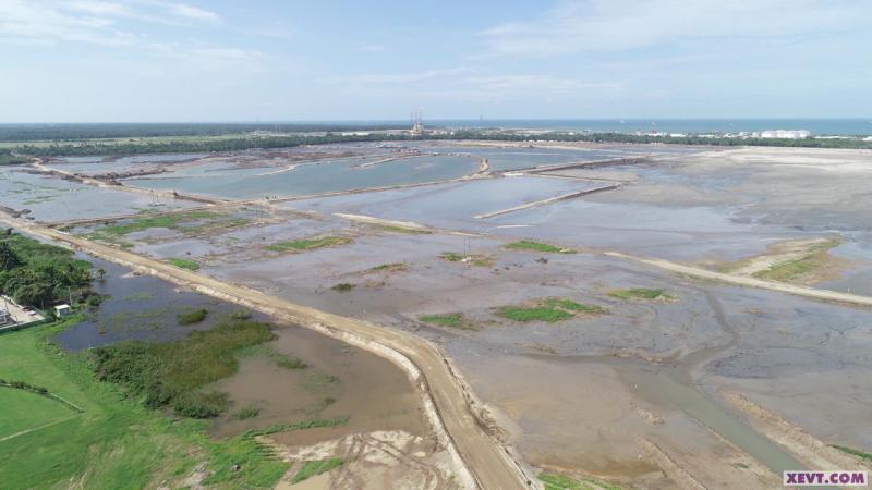 Reconoce Obrador que se inundó el terreno de la refinería en Dos Bocas