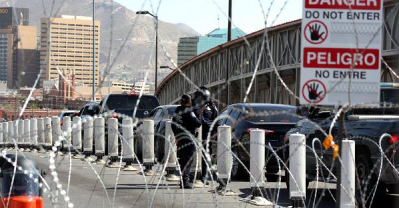 Cierra EU puente internacional por presencia de migrantes en Ciudad Juárez