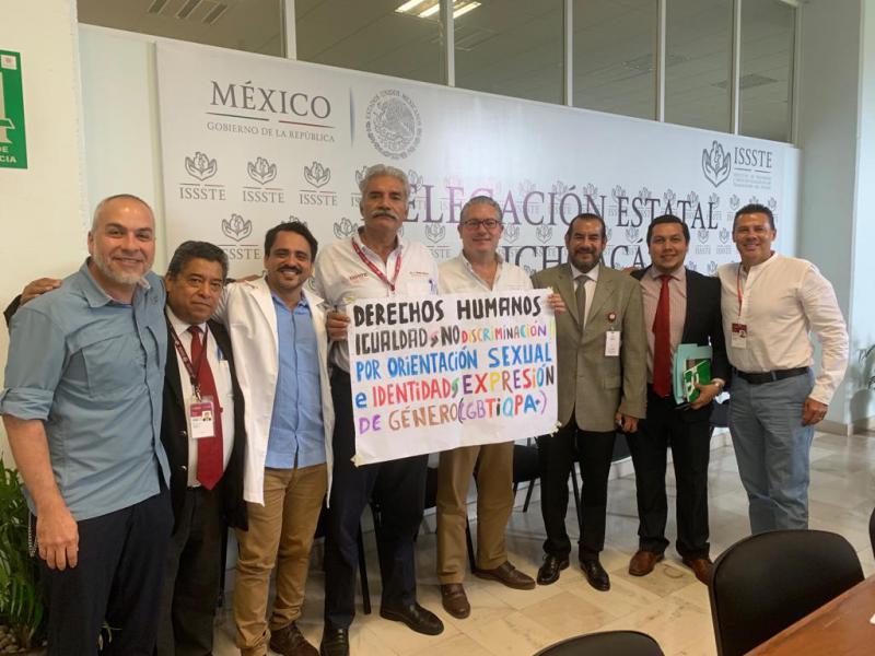 Toma Mireles taller en el ISSSTE, tras llamar pirujas y nalguitas a mujeres