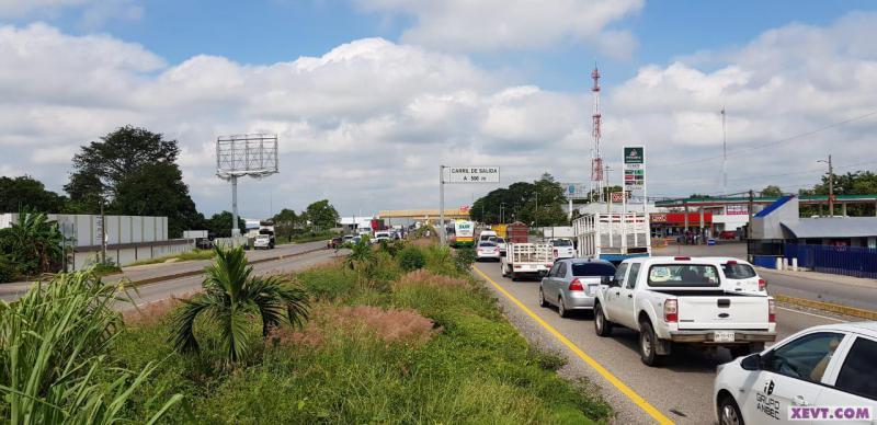 Bloquean la Villahermosa-Cárdenas para impedir relleno de la Laguna de Loma de Caballo