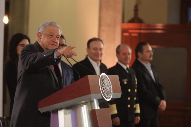 Evita AMLO dar fecha para abasto de gasolina a estados afectados