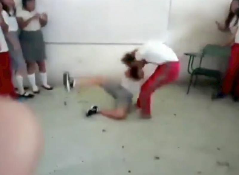 Viralizan video de alumnas peleándose en la Técnica 1
