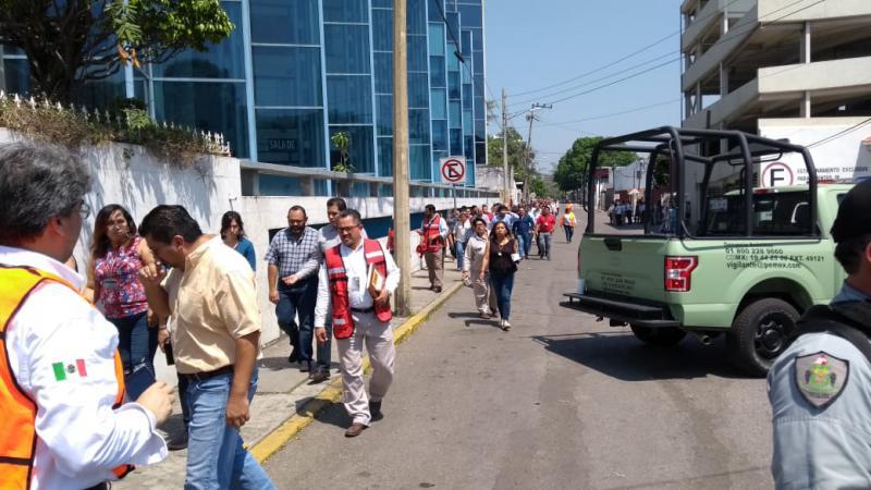 Realizan 1er simulacro de incendio en la pirámide de PEMEX Realizan 1er simulacro de incendio en la pirámide de PEMEX