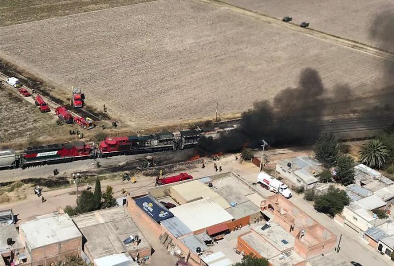 Choca pipa con un tren en Aguascalientes Choca pipa con un tren en Aguascalientes