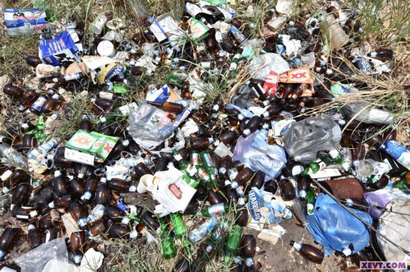 Imagen del Día: Basurero de botellas de alcohol en zona de tolerancia de Sandino