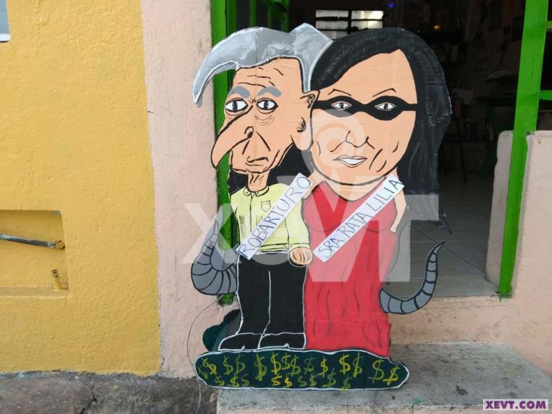 Piñatas con imagen del gobernador y su esposa, una forma de protesta, dice su creador Piñatas con imagen del gobernador y su esposa, una forma de protesta, dice su creador