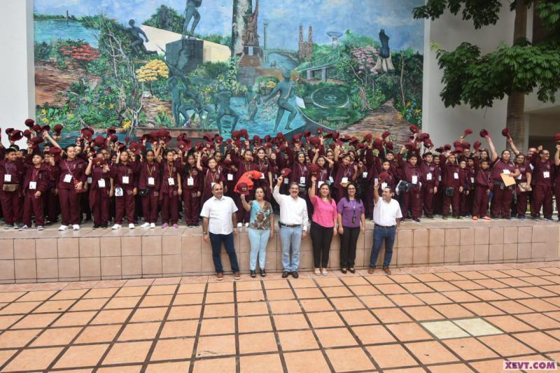 Viajan 140 niños de 10 en Centro rumbo a la Ciudad de México