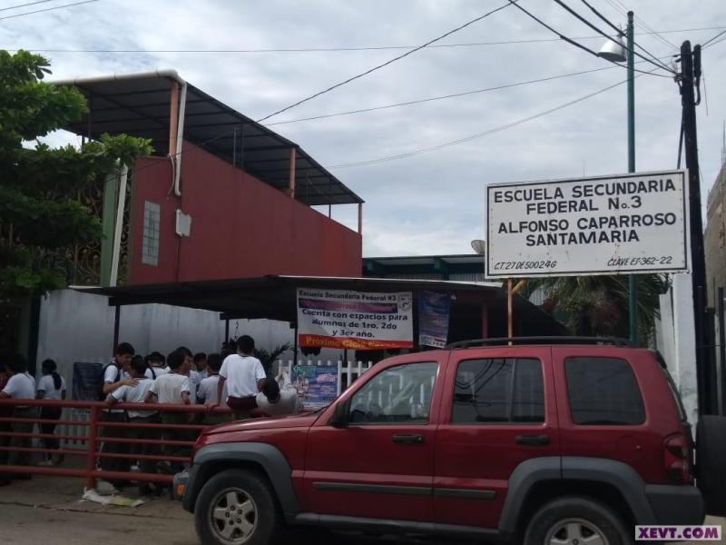 Se inconforman tutores de la Federal 3 por cambio ‘arbitrario’ de uniformes Se inconforman tutores de la Federal 3 por cambio ‘arbitrario’ de uniformes