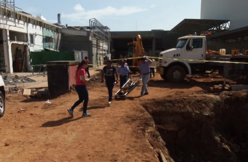 Muere aplastado tras derribarse barda en construcción en City Center