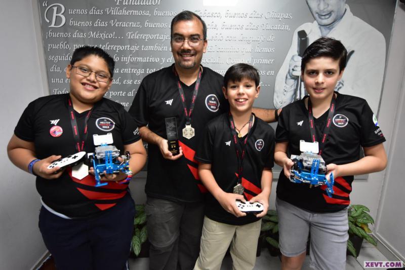 Tabasqueños competirán en campeonato de robótica en China Tabasqueños competirán en campeonato de robótica en China