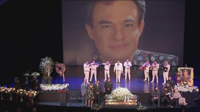 Dividirán cenizas de José José entre México y Miami