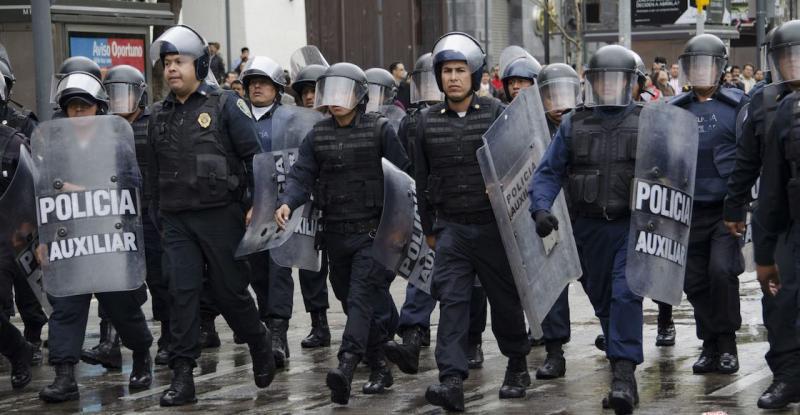 Sheinbaum desaparece cuerpo de granaderos que reprimen a ciudadanos