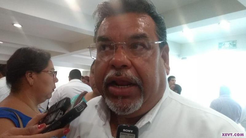 Díaz Uribe debe agachar la mirada cuando acusa desvío de recursos, revira líder sindical