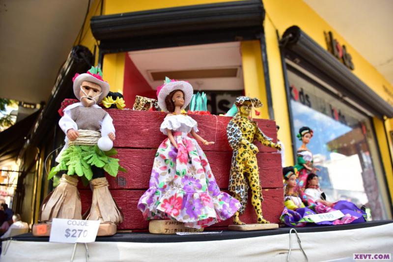 Imagen del Día: Crean muñecos basados en los personajes de la Danza del Pochó