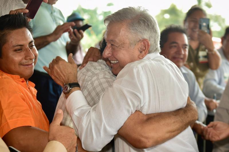 Señala AMLO que en su edad madura, está sirviendo a México
