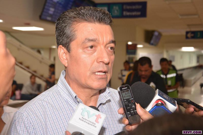 Considera Rutilio Escandón que su esposa Rosalinda López está capacitada para asumir el SAT