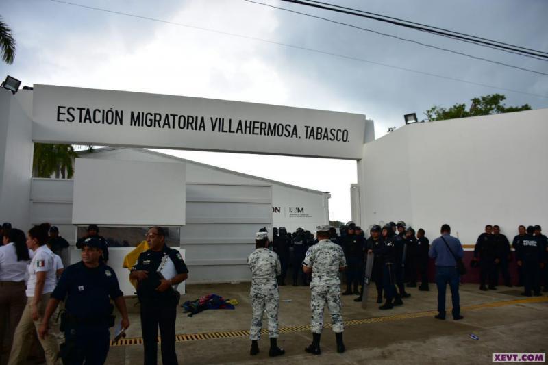 Se amotinan migrantes en el albergue de Ciudad Industrial, en Villahermosa