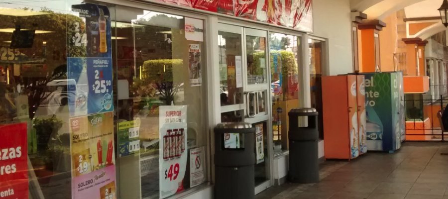 Asaltan con violencia OXXO de Plaza Vendome; se llevan 2 mil pesos