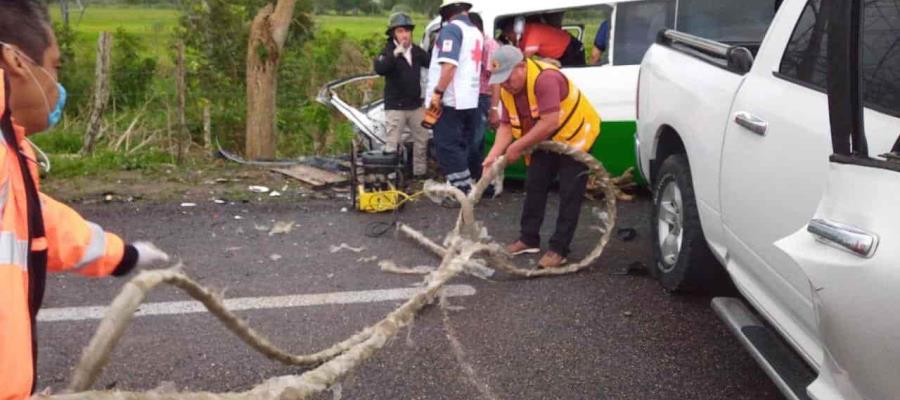 Percance entre combi y camioneta en Tamulté de las Sabanas deja 6 lesionados
