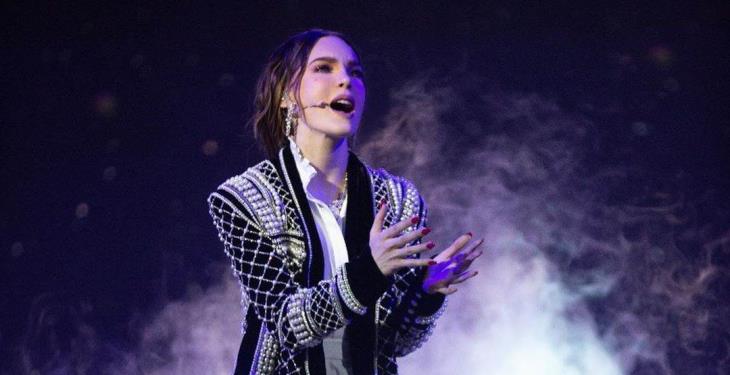 Así luce Belinda en la obra Hoy No Me Puedo Levantar