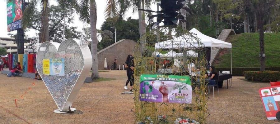 Presentan a alcalde de Centro proyecto de contenedores ecológicos con diseño para parques