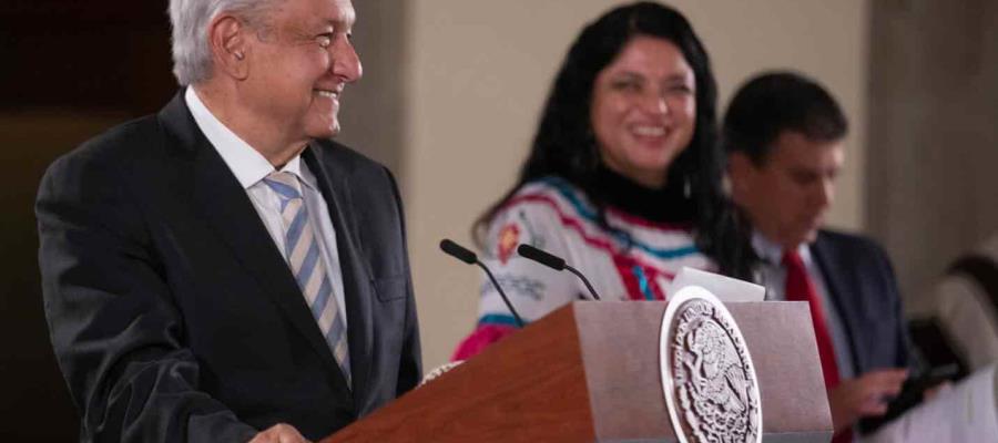 Bandas musicales de Oaxaca arman concierto en Palacio Nacional, tras entrega de instrumentos musicales